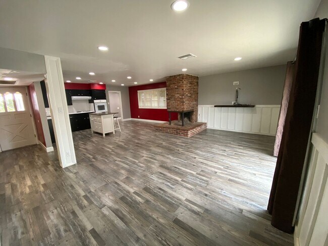 Foto del edificio - Coming Soon! Spacious 4-Bed, 2-Bath Country Home with Pool, Spa, and More!