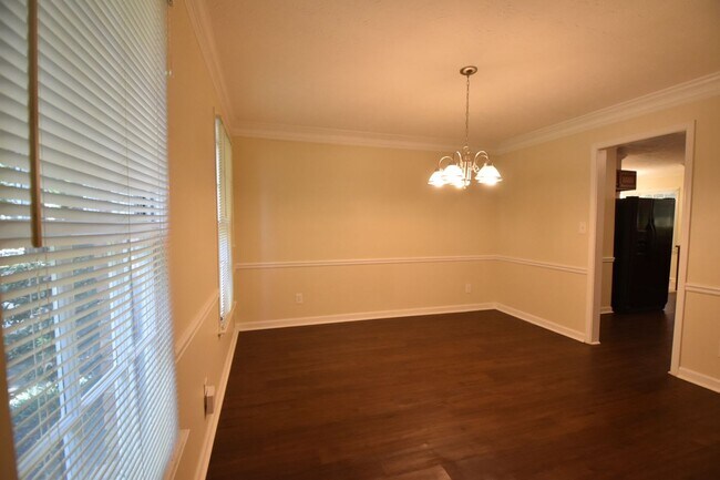 Building Photo - 3625 Warwick Way