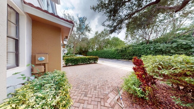 Building Photo - 235 Chrystie Cir