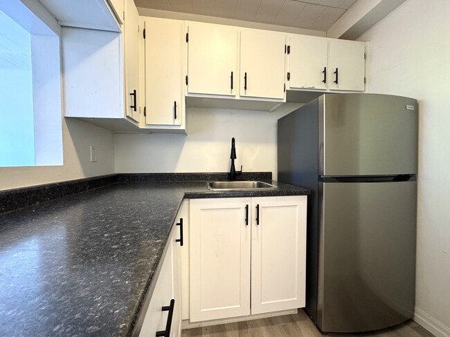 Building Photo - Freshly Renovated 1 bedroom 1 bath apartment in the heart of Point Edward