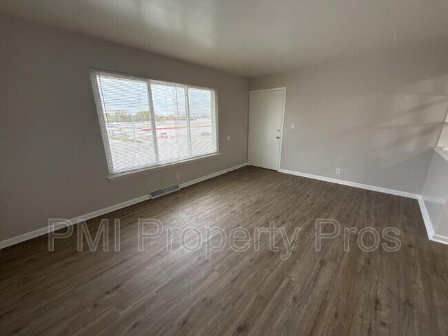 Foto del edificio - 7701 W Hampton Ave