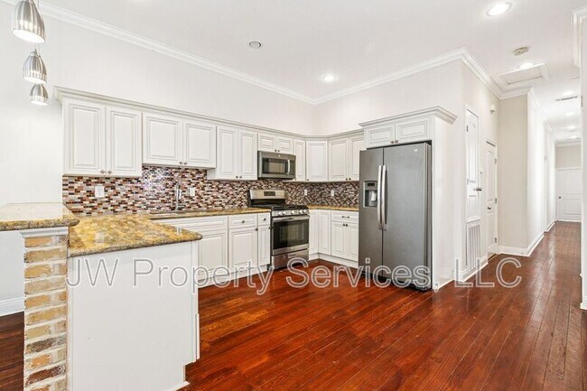 Building Photo - 1236 Alvar St