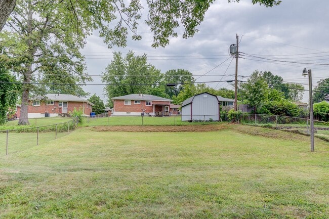 Building Photo - Beautiful 2-Bed, 1-Bath House in Overland ...
