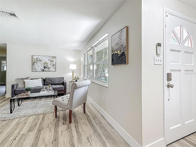 Foto del edificio - 1469 S Hillcrest Ave