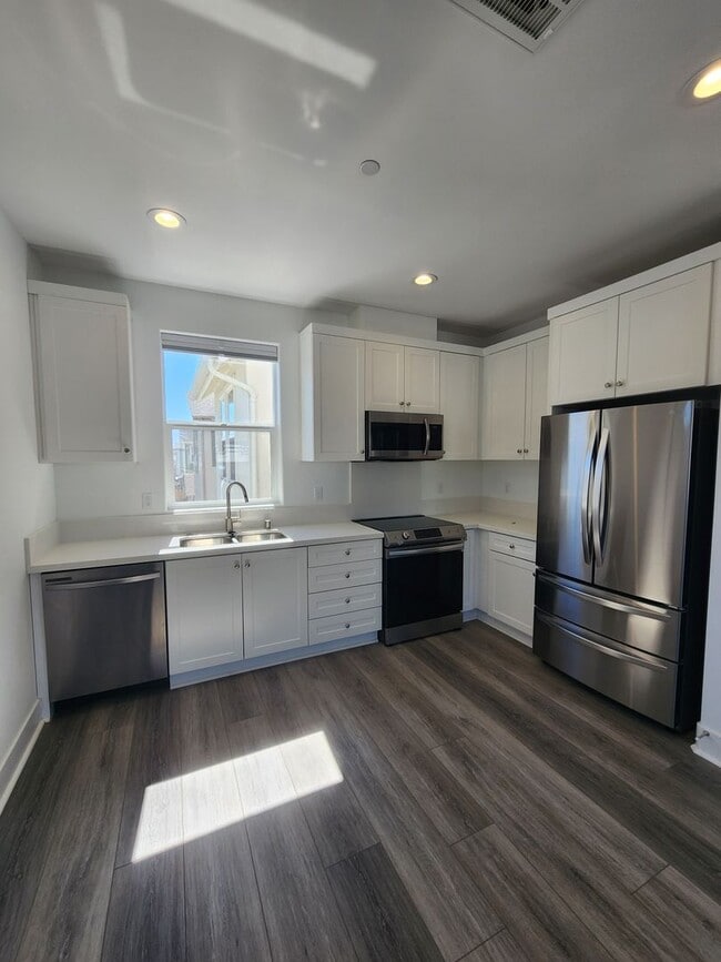 Building Photo - 1820 San Luis Rnch Rd