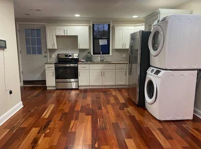 Building Photo - 3639 Lancaster Ave