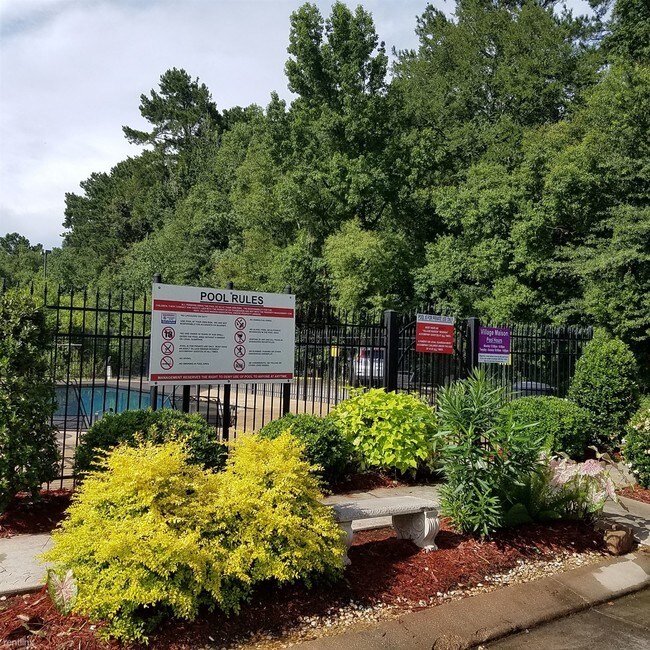 Building Photo - 1 br, 1 bath Townhome - Village Maison Tow...