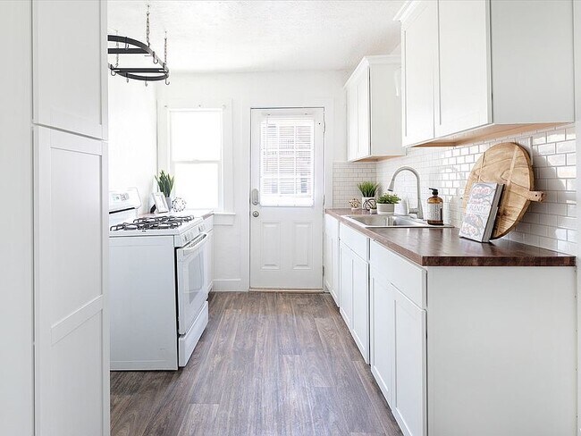 Kitchen - 745 E 900 S