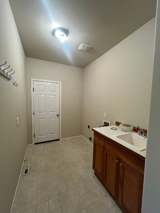 Foto del edificio - 2600 Farmer Ln SE