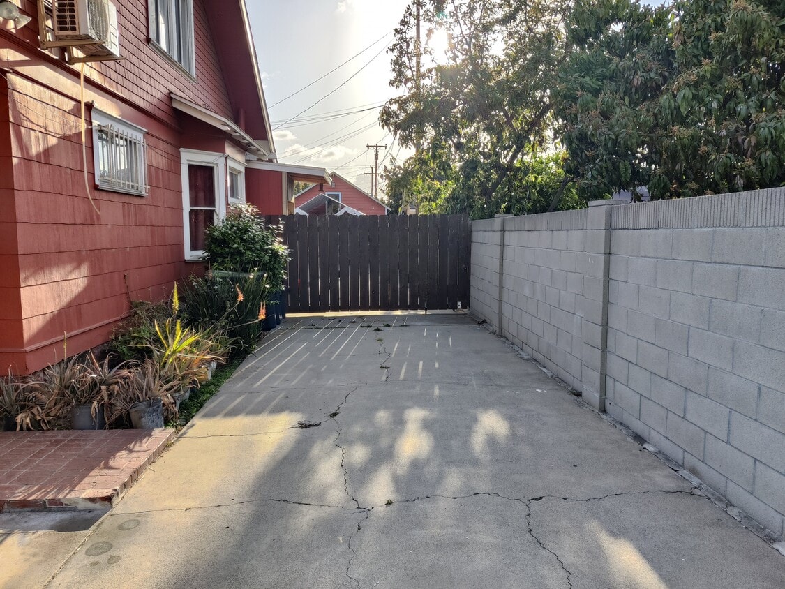 1114 S Oak St, Santa Ana, CA 92701 House Rental in Santa Ana, CA