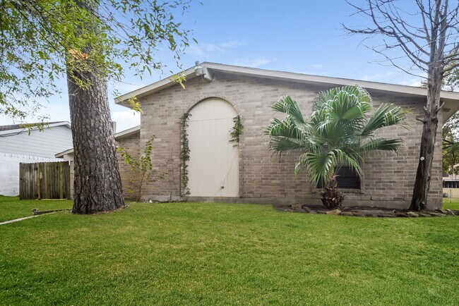 Foto del edificio - 14606 Leacrest Dr