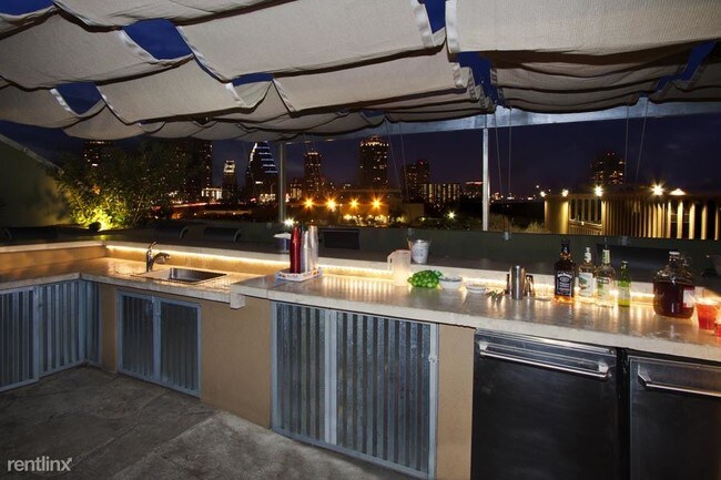 Foto del edificio - 118 E Riverside Dr