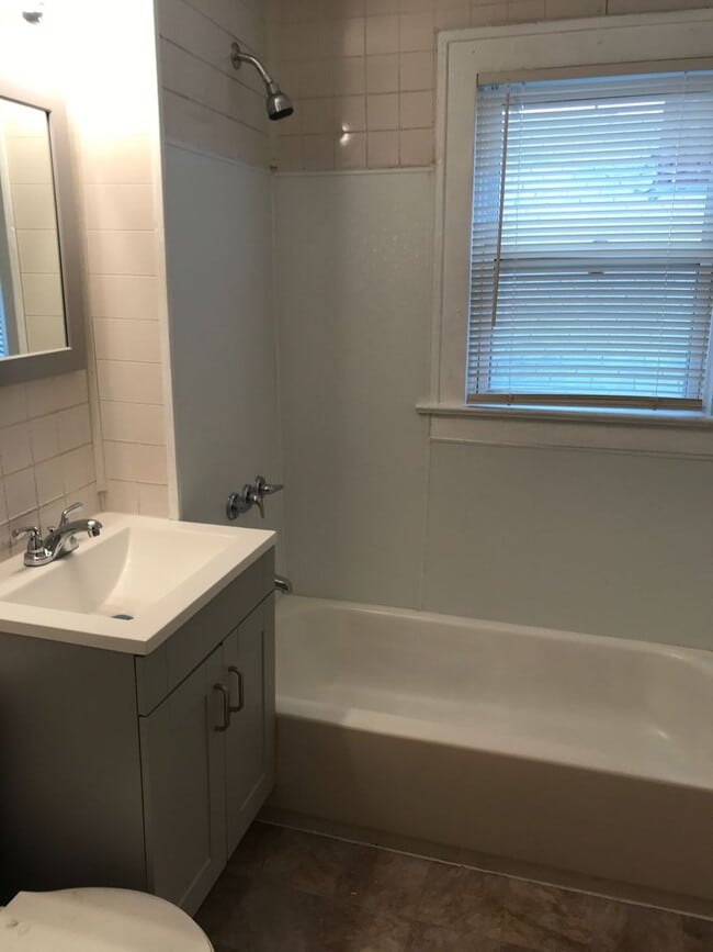 Building Photo - MOVE-IN SPECIAL!!!  $500 OFF 1ST MONTH OF RENT