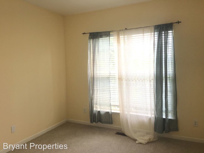 Building Photo - 203 Riverbend Ln