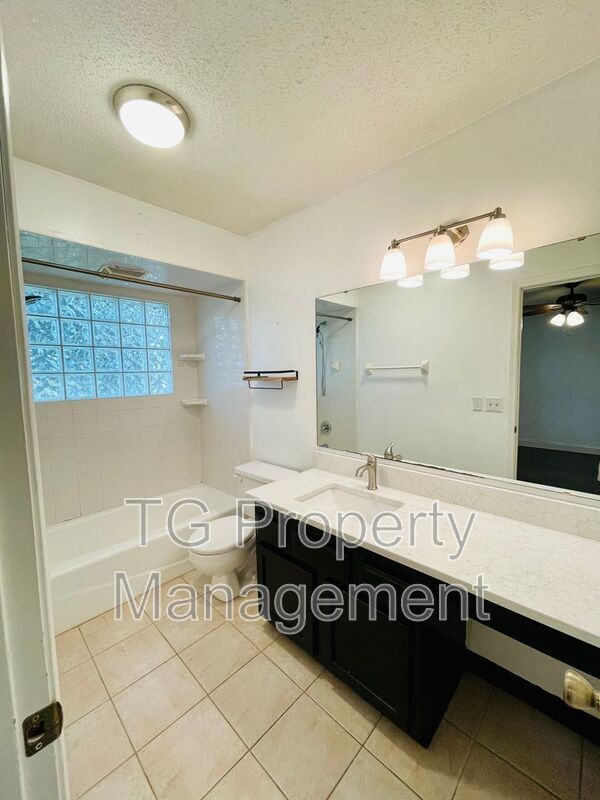 Building Photo - 4112 Hollister Pl