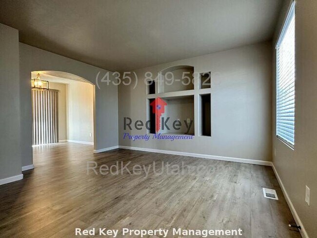 Foto del edificio - 700 S Single Family Home