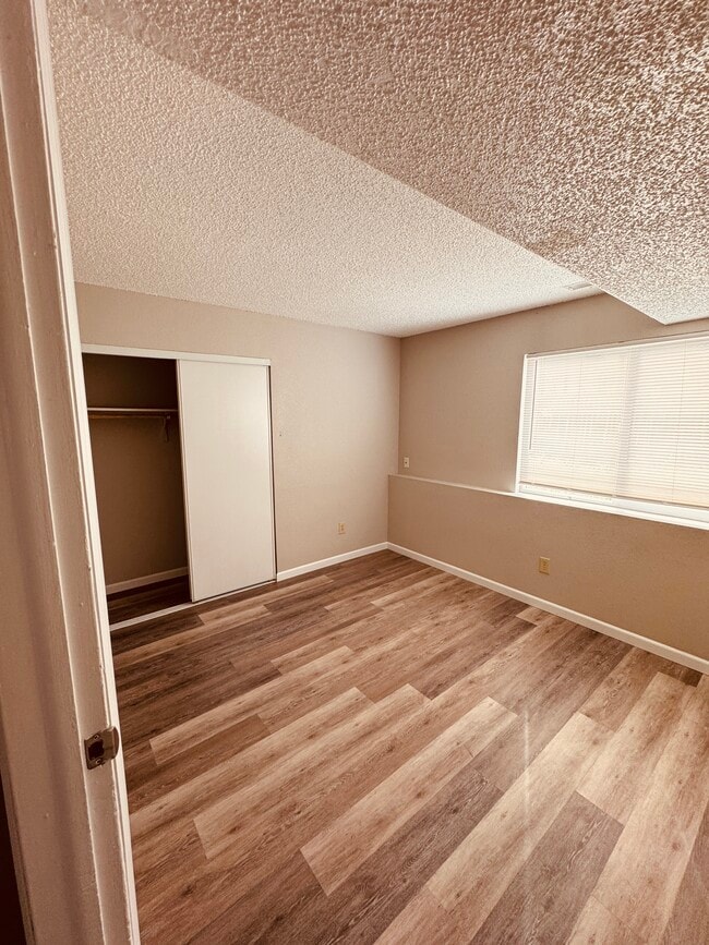 Building Photo - 3310 Cochran Dr