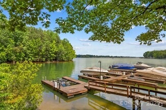 Building Photo - 4522 Long Cove Dr