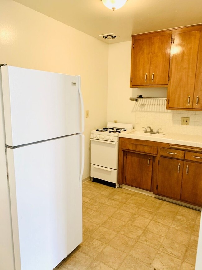 Building Photo - Live in Mission Beach Right by the Water! 2BD/1BA Top Floor Apartment w/ Parking! Only $2,895/mo
