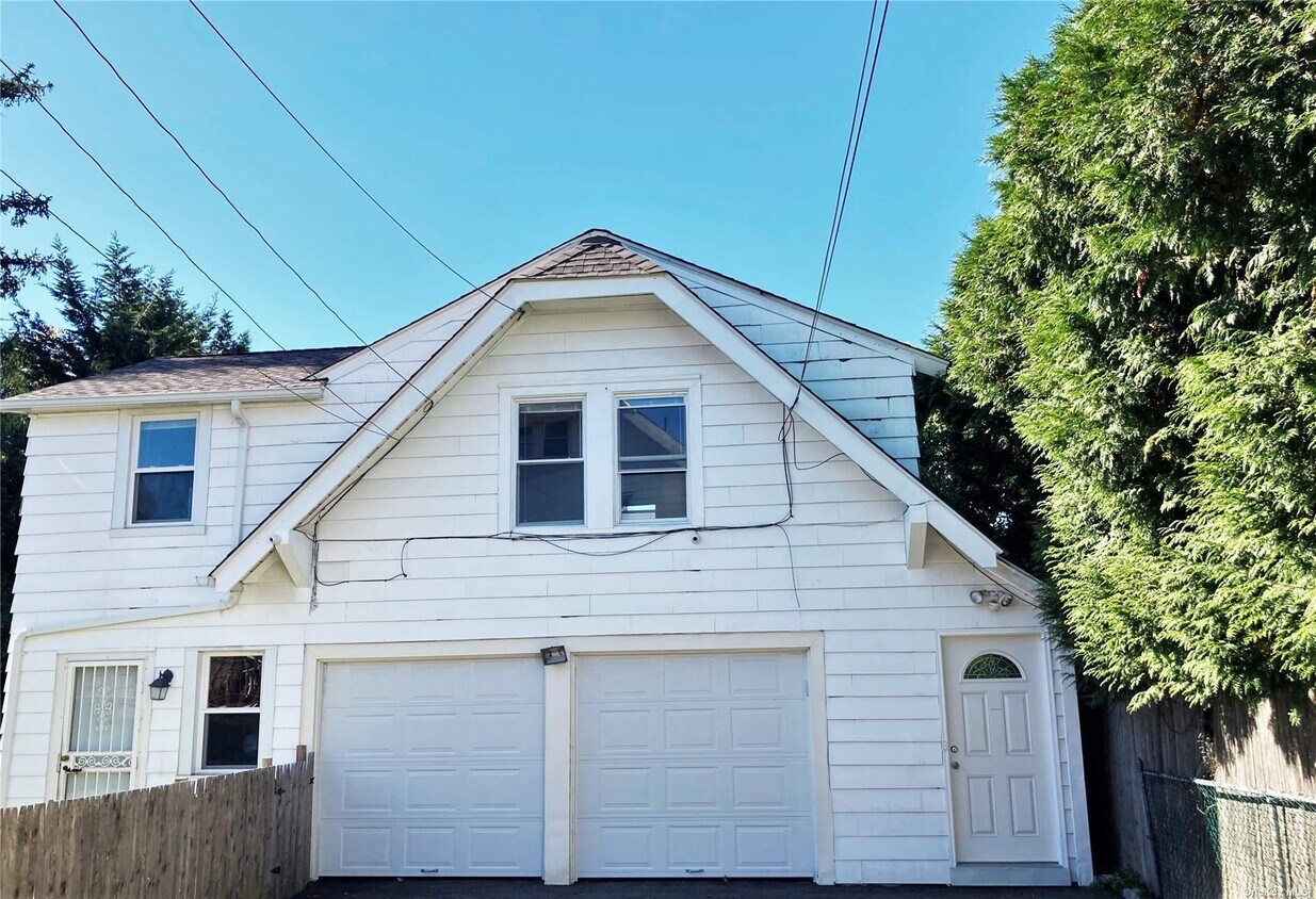 Building Photo - 353 Daub Ave