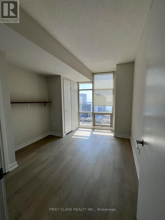 Building Photo - 10-1810 Navy Wharf Ct