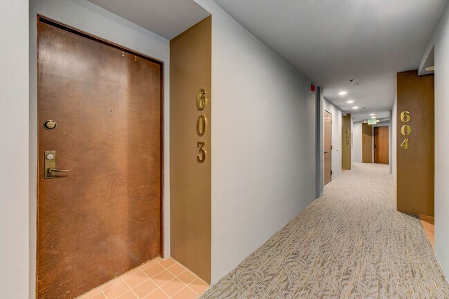 Foto del edificio - 2700 4th Ave