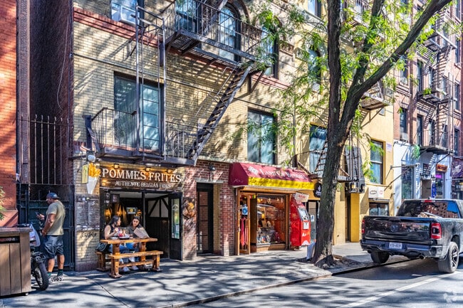 Building Photo - 128 McDougal St