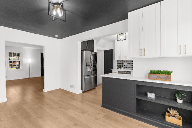 Foto del edificio - 2221 Coralthorn Rd