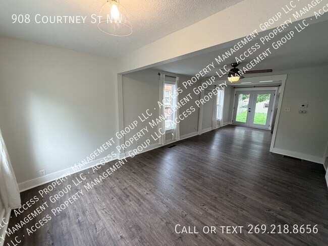 Building Photo - 908 Courtney St NW