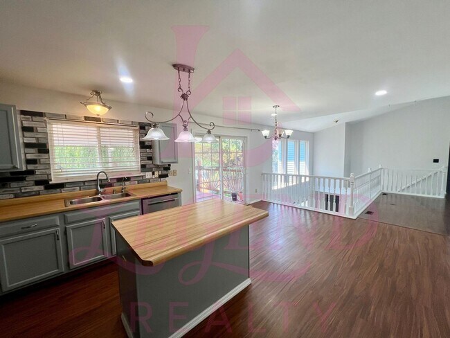 Foto del edificio - MOVE IN READY - Atrium Ranch for Rent in O...