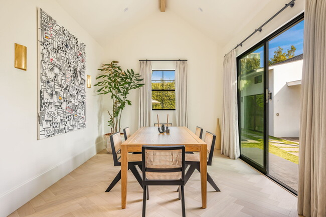 Building Photo - 6277 Del Valle Dr