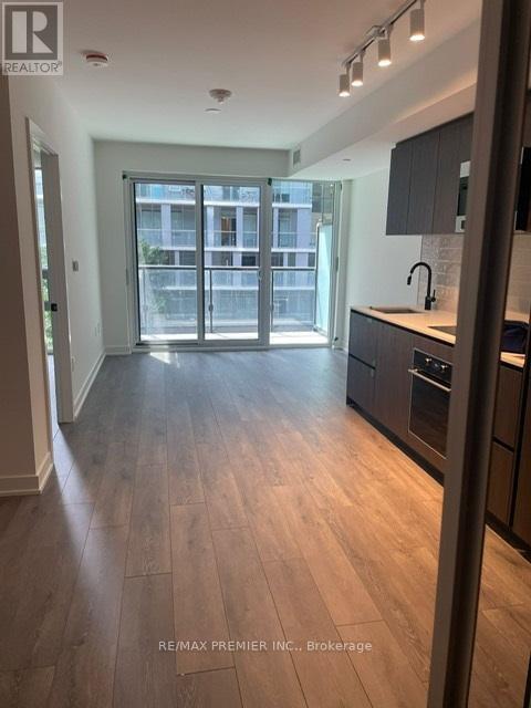 Photo du bâtiment - 117-117 Broadway Ave