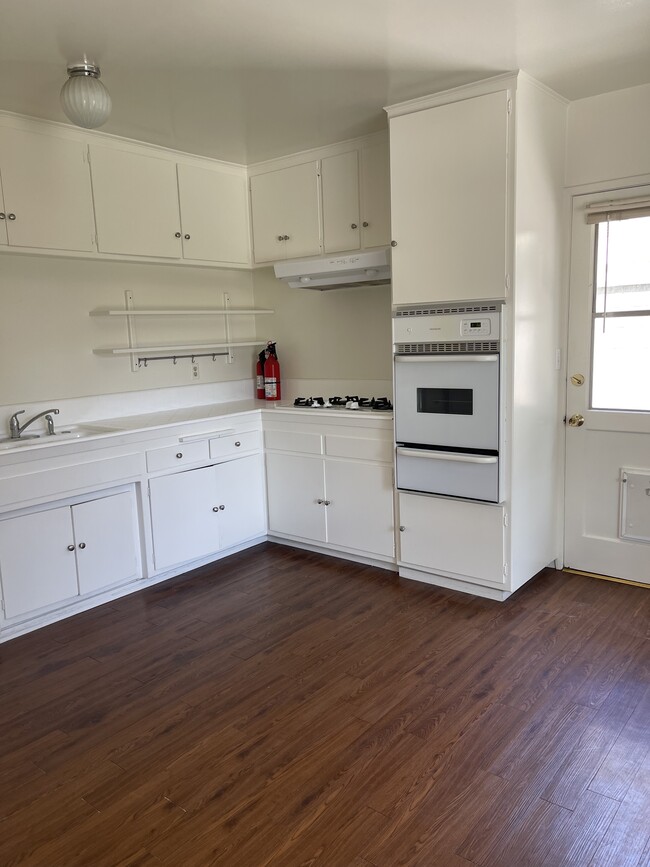 Kitchen - 1315 N Mar Vista Ave