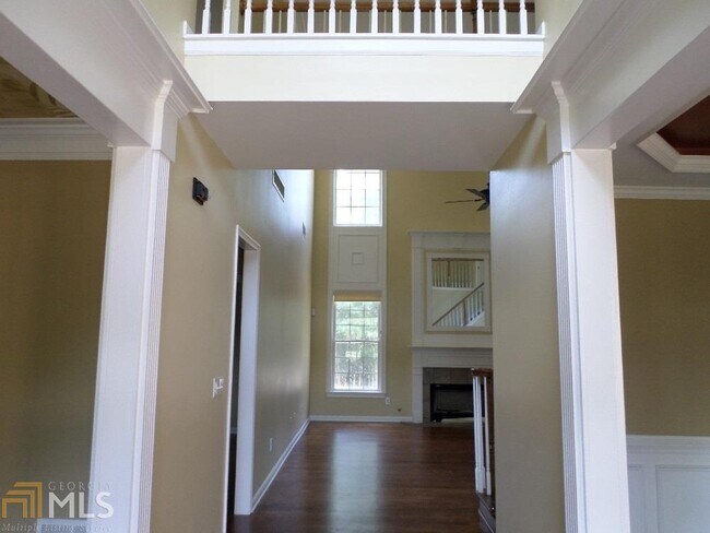 Building Photo - 700 Abercorn Dr SW