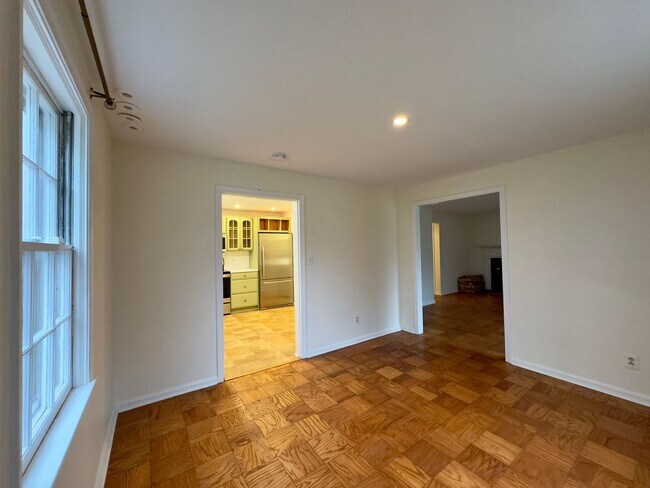 Building Photo - Spacious 3-Bedroom House with Modern Ameni...