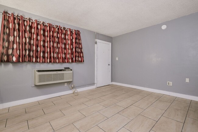 Building Photo - 620 W Amarillo Blvd