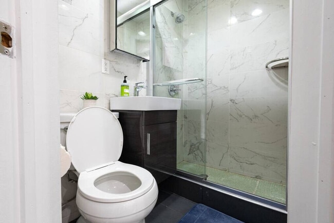 Building Photo - 69a Clinton St