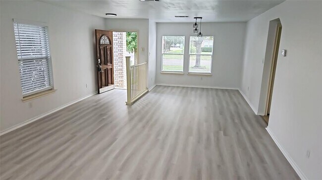 Foto del edificio - 2400 Byfield Dr