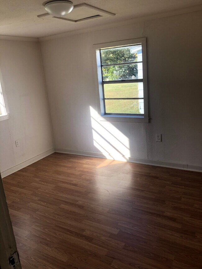Foto del edificio - "Charming 3-Bedroom Home in Jonesboro – Cozy 955 Sq Ft Living!"