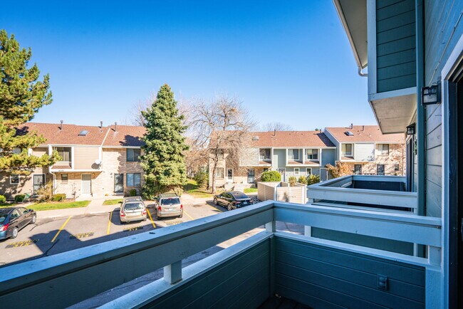 Foto del edificio - 8763 W Cornell Ave