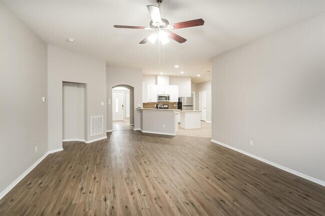 Foto del edificio - 4211 Tree Moss Pl