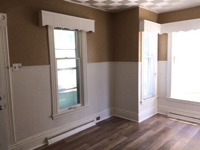 Foto del edificio - 252 W 10th St