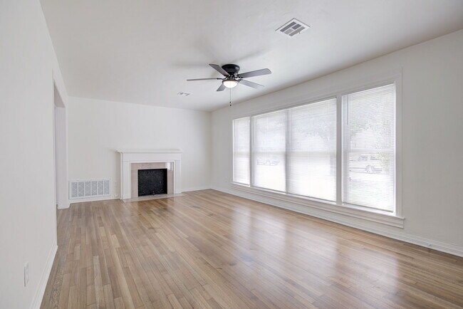 Foto del edificio - 821 NW 48th St
