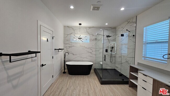 Foto del edificio - 15224 W Holyland Dr