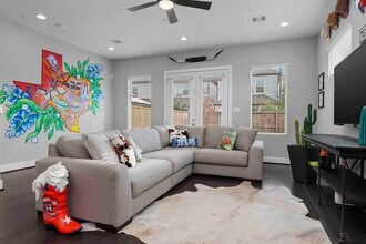 Building Photo - 4202 Gillespie St