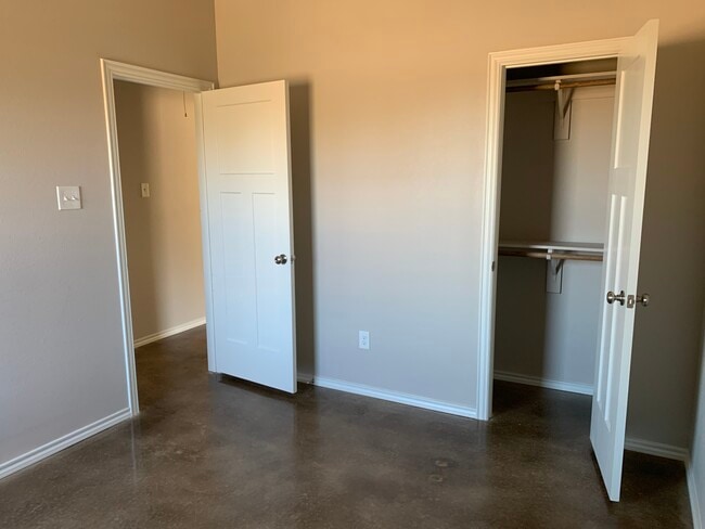 Foto del edificio - 2240 J E Woody Rd