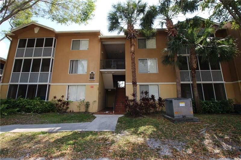 Foto principal - 4045 W McNab Rd