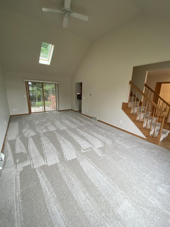 Foto del edificio - 636 W Briarknoll Ct