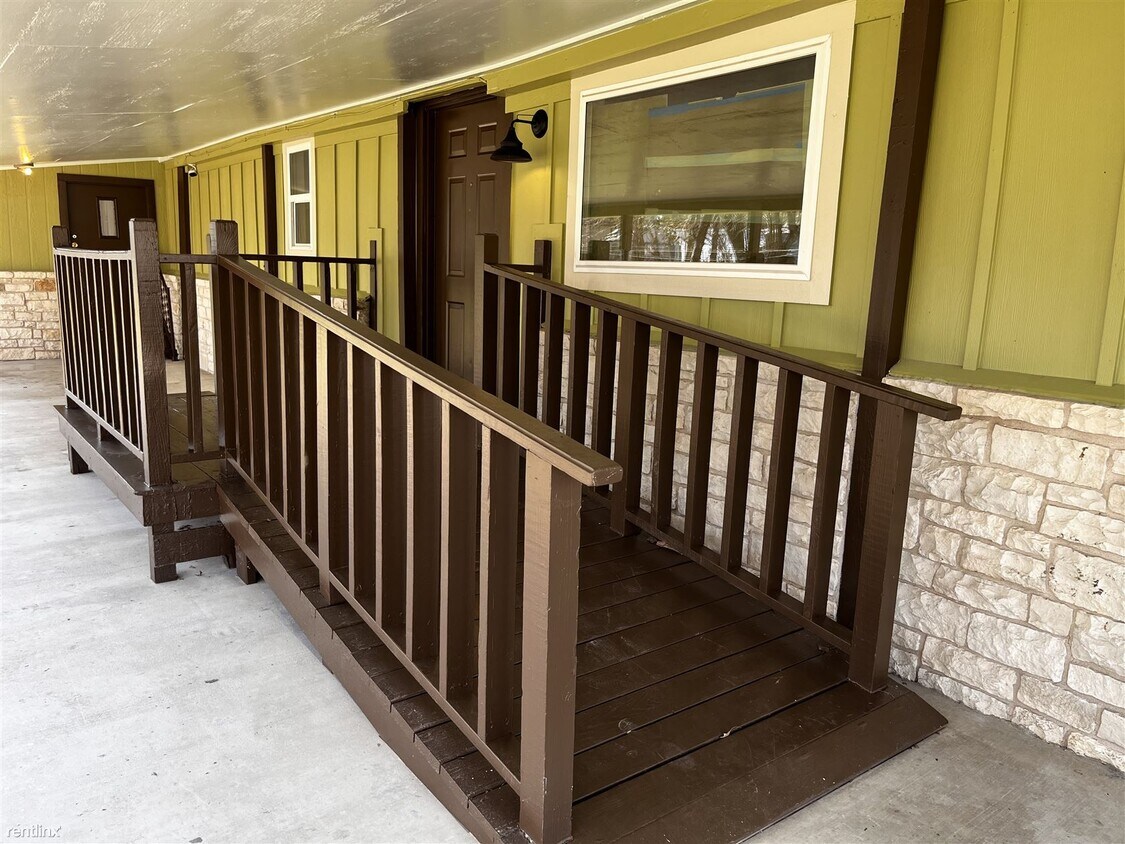 Primary Photo - 3 br, 1.5 bath Mobile Home - 420 East Robi...