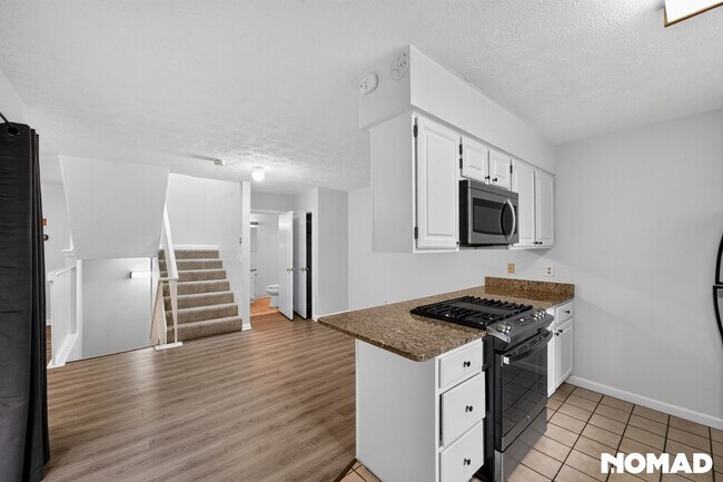 Building Photo - 9 Voyagers Ln